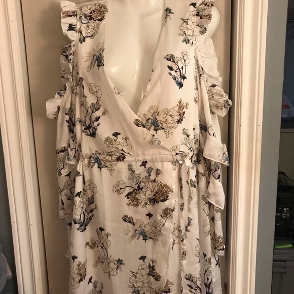Missguided Floral Dress, Siize 8 - Picture 3 of 7